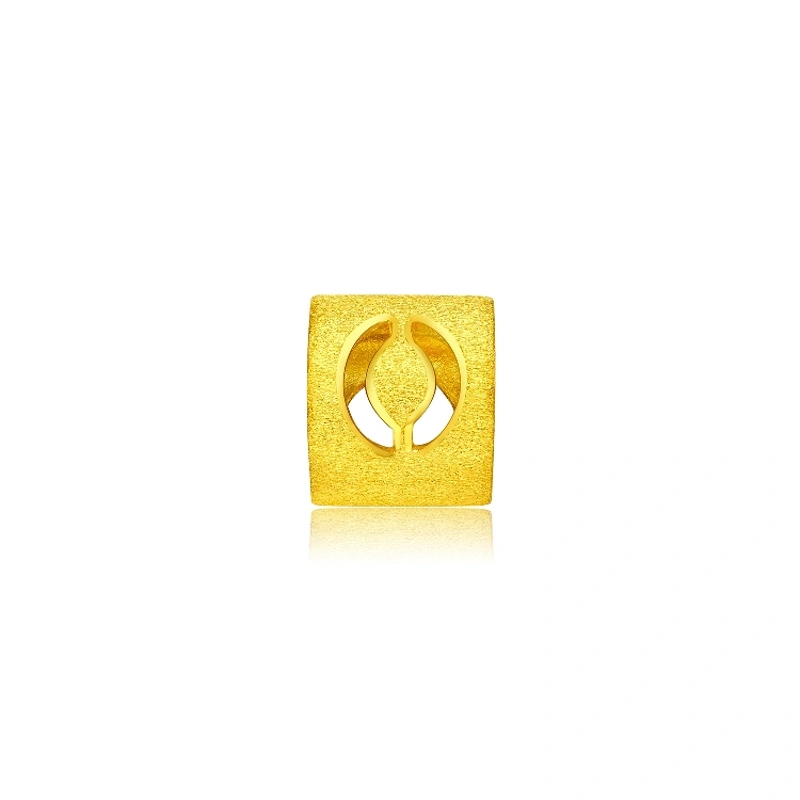 999.9 Gold Pendant (Large English Letter O)