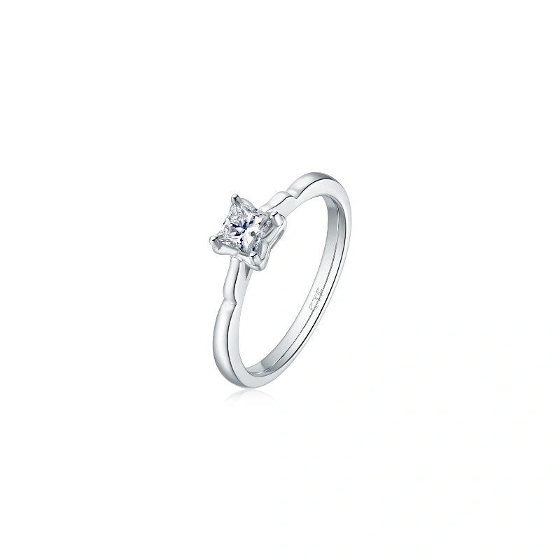 18K/750 White Gold diamond ring