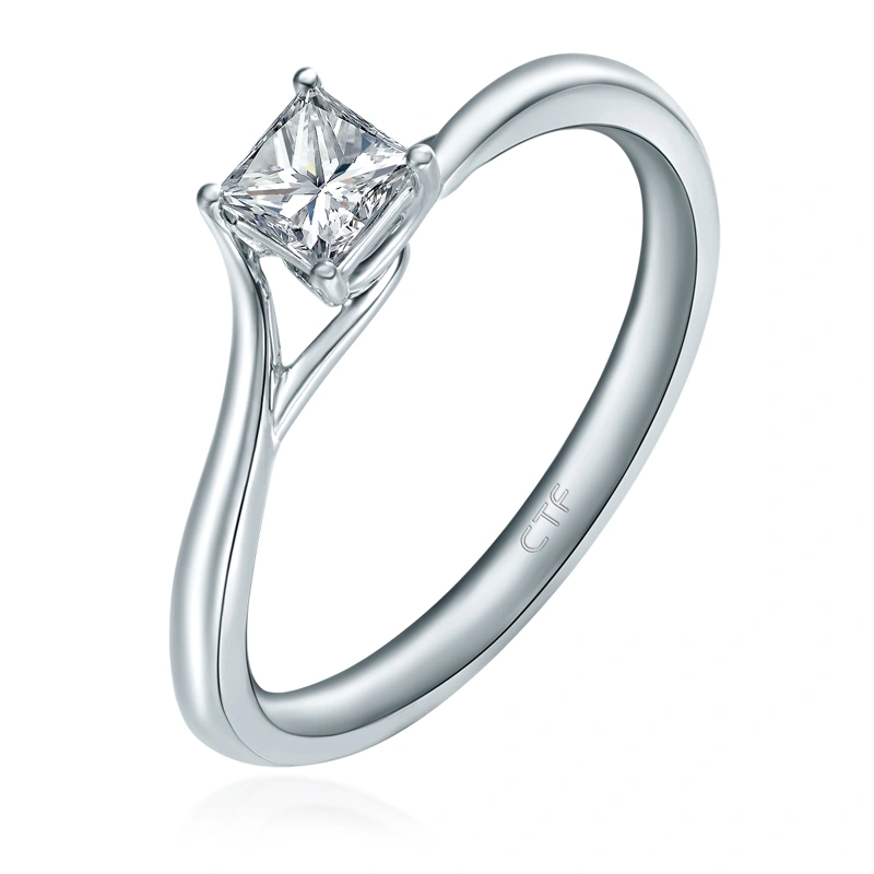18K/750 White Gold diamond ring