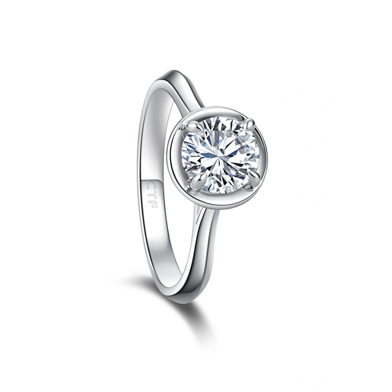 Platinum Pt900 diamond ring