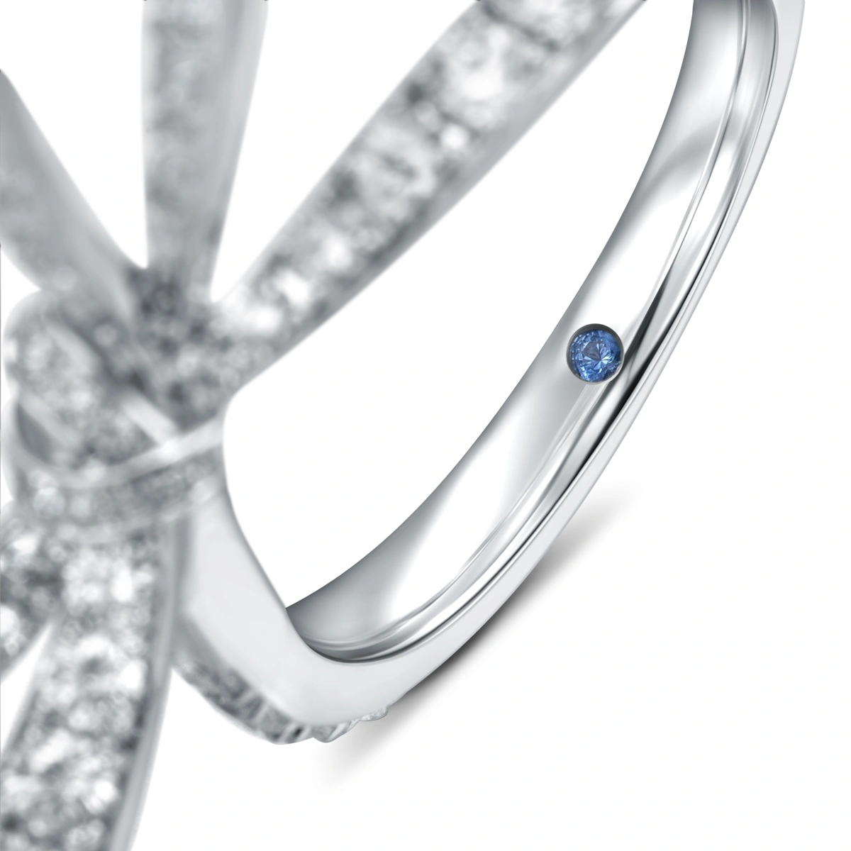 18K/750 White Gold diamond ring